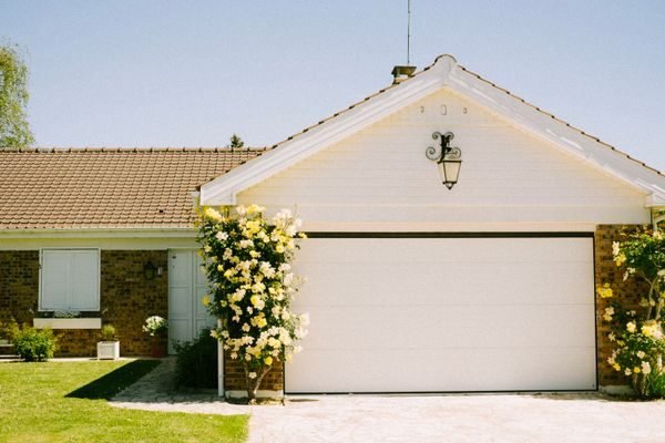 HOA Rules & Garage Doors: What Coppell Homeowners Should Check